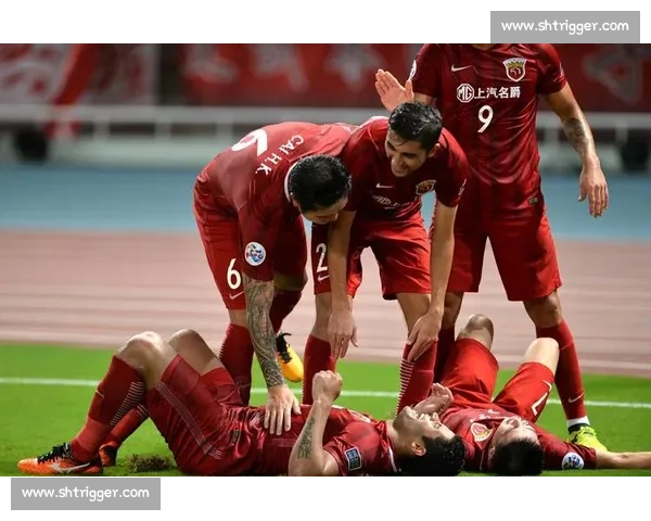 广州恒大对阵上海上港经典对决全场回放与关键瞬间解析精彩战术复盘